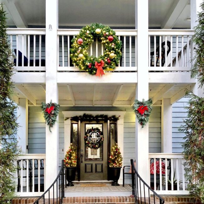A Festive Grand Entrance with Holiday Cheer