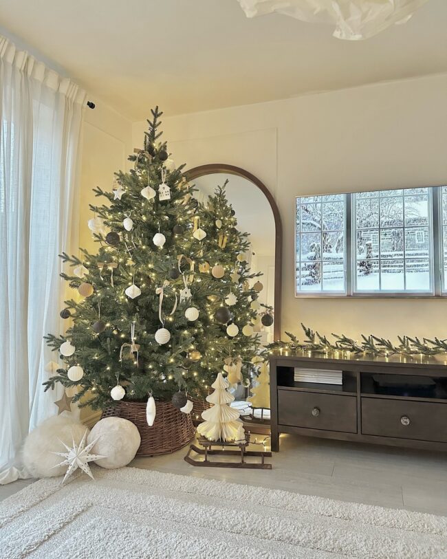 What Defines Scandinavian Christmas Decor?