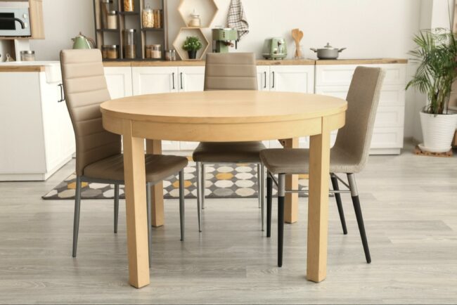 How to Choose Dining Chairs That Balance Functionality and Style