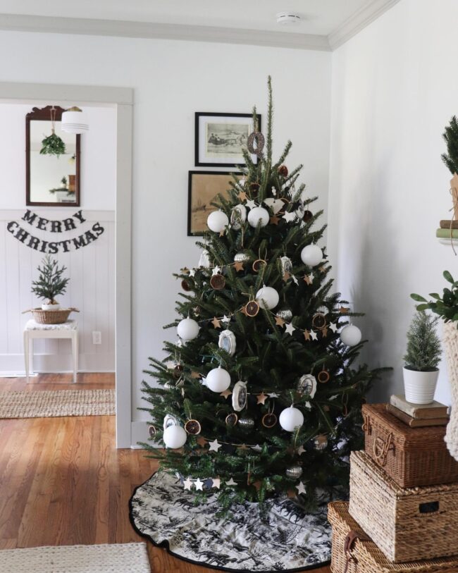 DIY Christmas Nook for a Cozy Vibe
