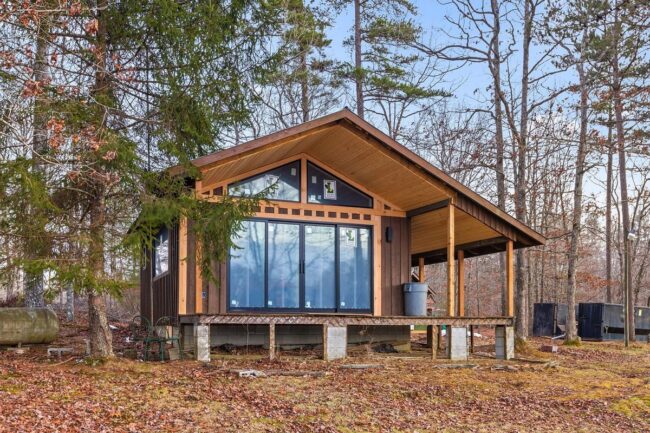 Rustic Cabin by the Lake