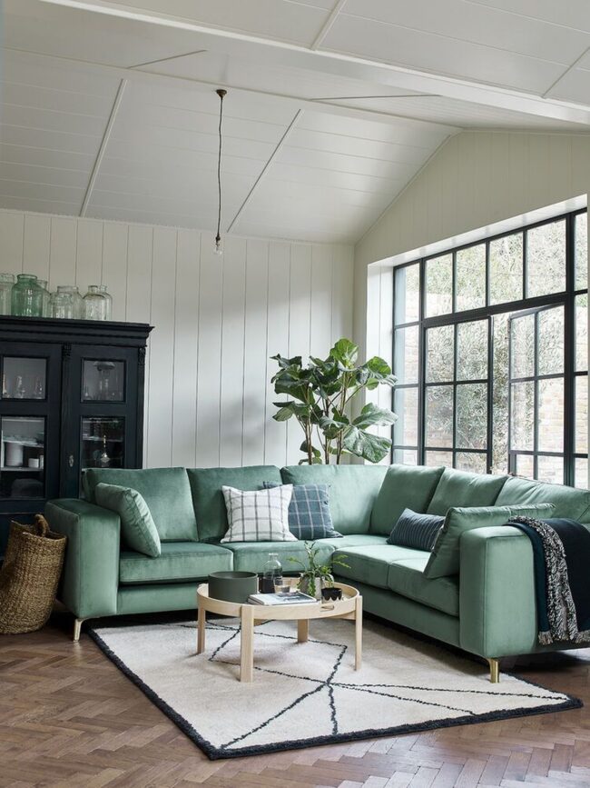 Mint Accents for Modern Comfort