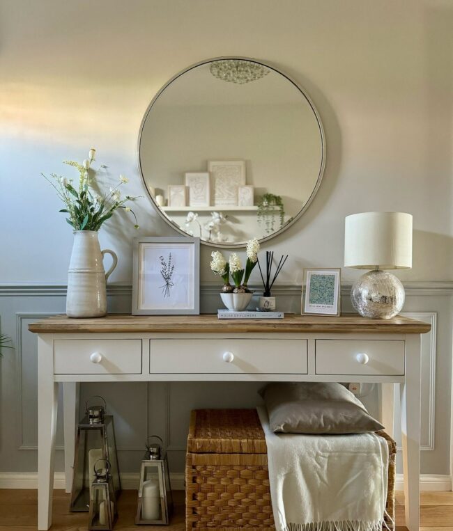 Circular Reflections and Cozy Comfort