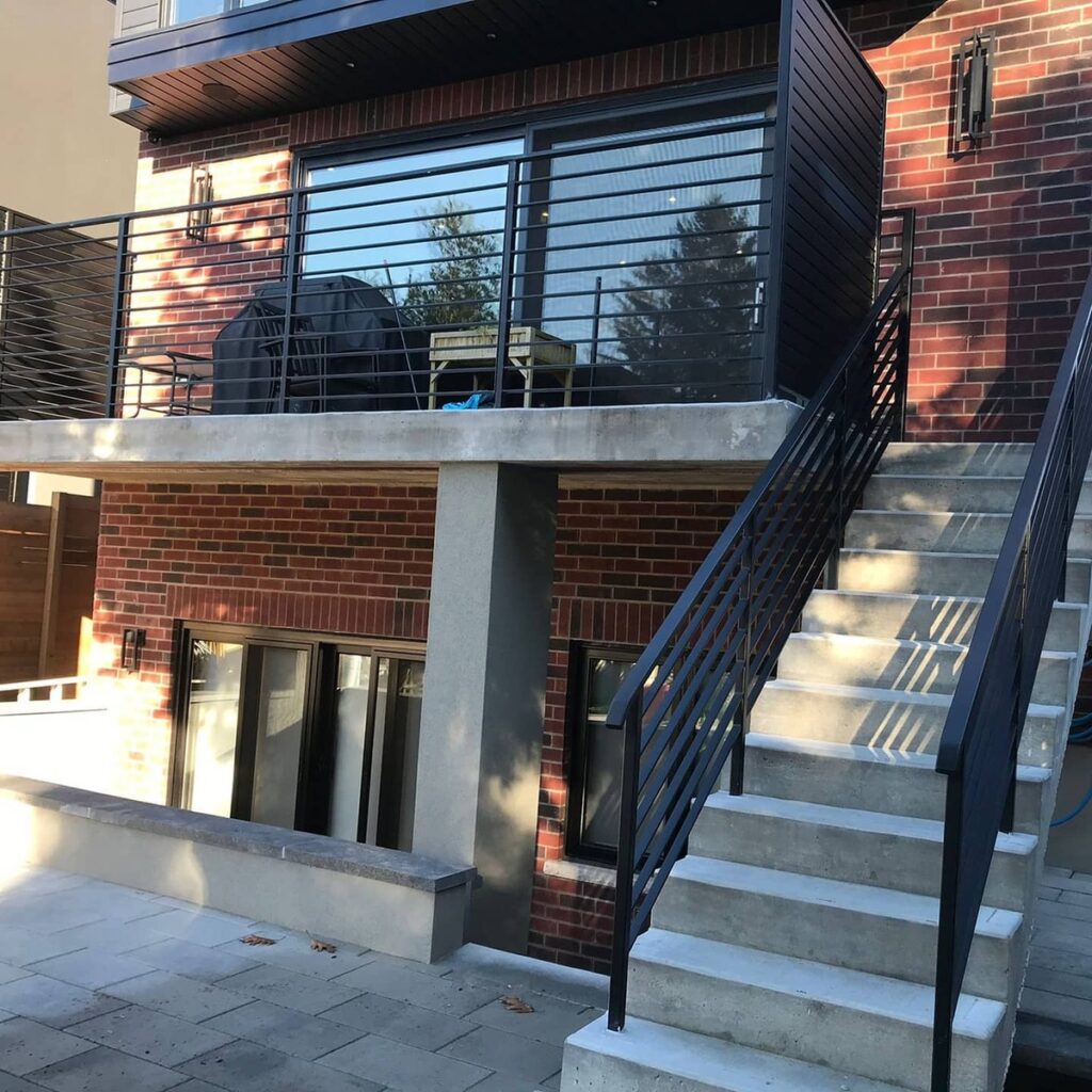 29 Balcony Railing Wonders to Define Your Outdoor Style - Homa Decor