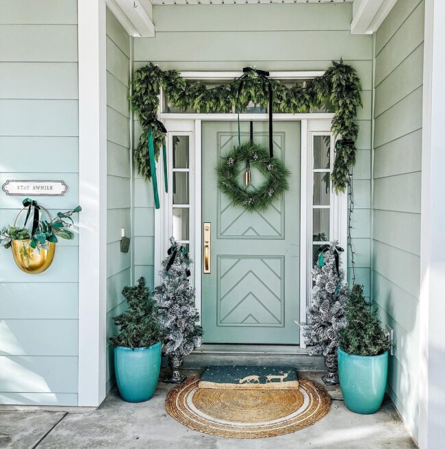A Coastal-Inspired Christmas with a Fresh Look